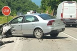 TEŠKA SAOBRAĆAJKA KOD NOVOG PAZARA: Čeoni sudar automobila i kamiona (FOTO)
