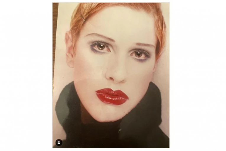 ČIK POGODI KO JE! Da li biste je prepoznali? Popularna pevačica dok je bila DEVOJKA! (FOTO)