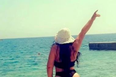 Stoja se skinula u tange, GORI INSTAGRAM (FOTO)