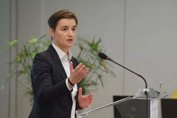 SVIH 492 RADNIKA FIJATA DOBILI OTPREMNINE! Brnabić: Još nedelju dana da se izjasne o radu u inostranstvu!