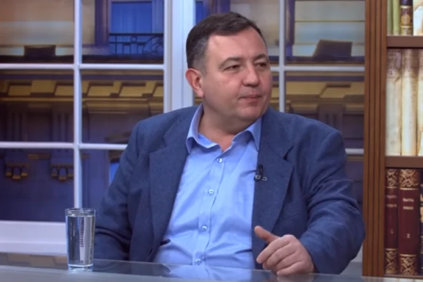 ANÐELKOVIĆ PRIŽELJKUJE STRELJANJE VUČIĆA, PRIZIVA RUMUNSKI SCENARIO! Niko da zaustavi govor mržnje u udarnom terminu tajkunske televizije! (VIDEO)