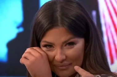 Ana Radulović se SLOMILA i RASPLAKALA usred emisije! Voditeljka nije mogla da zadrži SUZE, jedva došla sebi nakon OVOGA! (VIDEO)