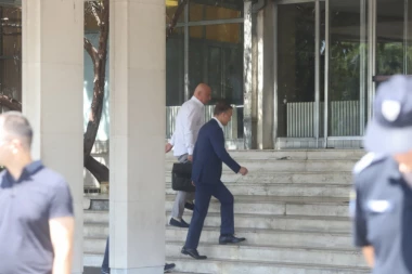 MORAĆE MNOGO TOGA DA OBJASNI: Stefanović stigao u SUK