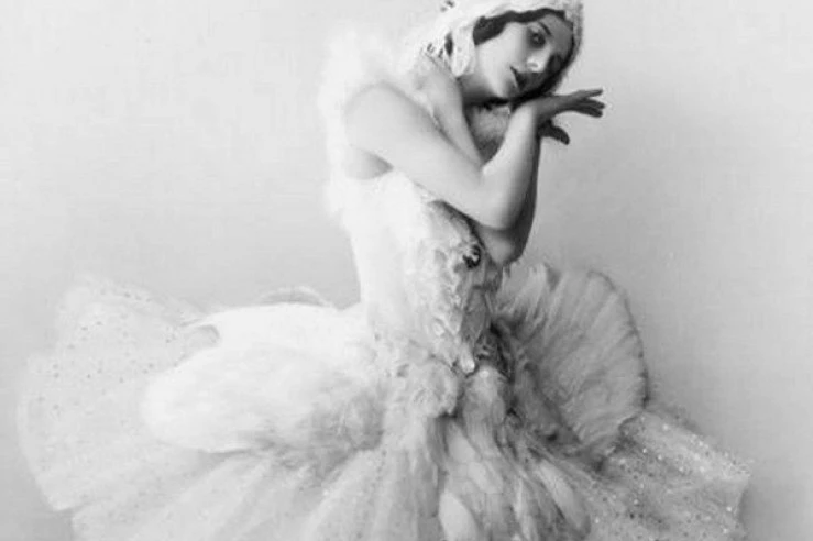 SPALJENA JE U KOSTIMU UMIRUĆEG LABUDA: Ani je otac napravio PAKAO od života, dobio je sa SLUŽAVKOM, a njen život je kao FILM