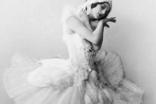 SPALJENA JE U KOSTIMU UMIRUĆEG LABUDA: Ani je otac napravio PAKAO od života, dobio je sa SLUŽAVKOM, a njen život je kao FILM