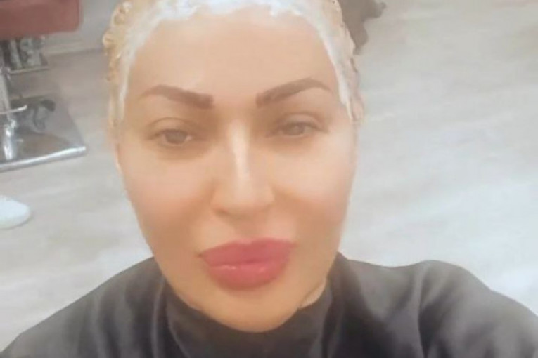 Ceca Ražnatović se farba u plavo