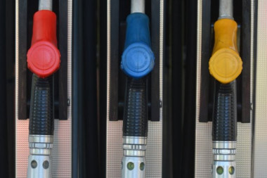 Dizel i benzin jeftiniji za četiri dinara: dizel 201, benzin 171 dinar