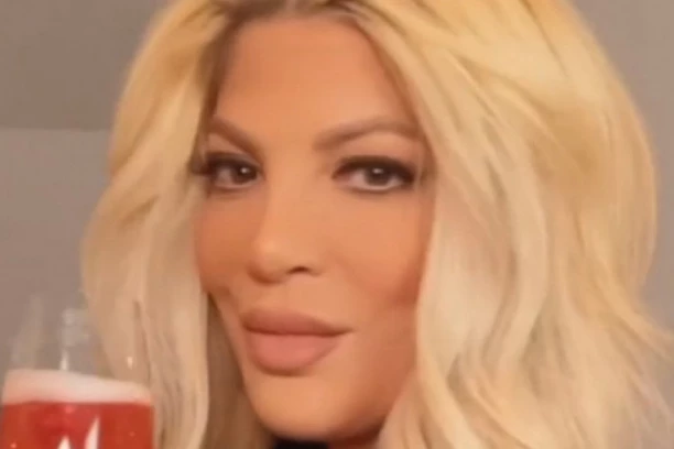 Čuvena glumica se pojavila na plaži, svi ŠOKIRANI! Negirala je da se ikada operisala, a vi prosudite sami! (FOTO)