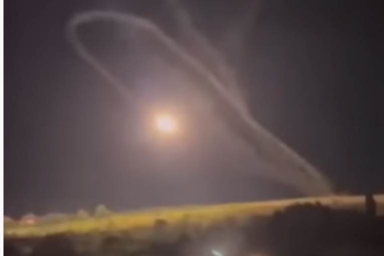 Raketa se vratila na mesto odakle je ispaljena i eksplodirala! Kvar na ruskom sistemu PVO zabeležen kamerom! (VIDEO)