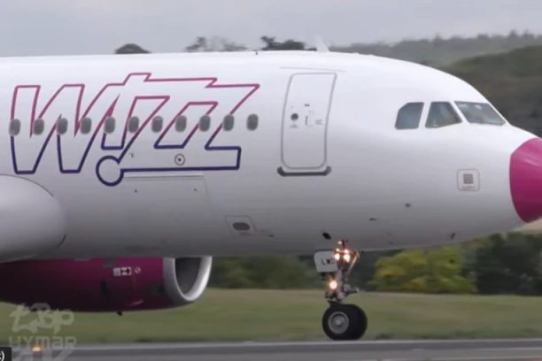 Oko 200 Srba zarobljeno na aerodromu u Rimu! Avion oštetio grom, sledeći let imaju tek u sredu!