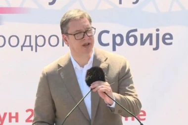 (VIDEO) VUČIĆ OTVORIO AERODROM ROSULJE I OBIŠAO MORAVSKI KORIDOR: Znam ja ove iz Kruševca, tražiće mi i kosmodrom