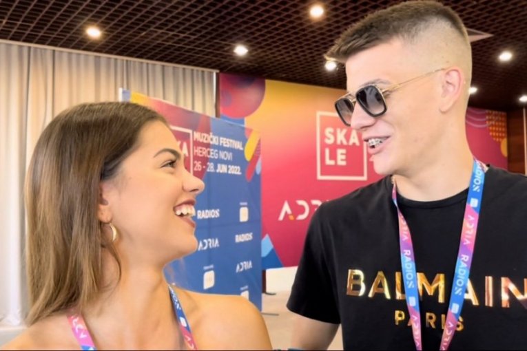 PAO SOČAN POLJUBAC!  Ana Lazarević i Janko priznali sve o svojoj VEZI! Roditelji su oduševljeni ZETOM! (VIDEO)