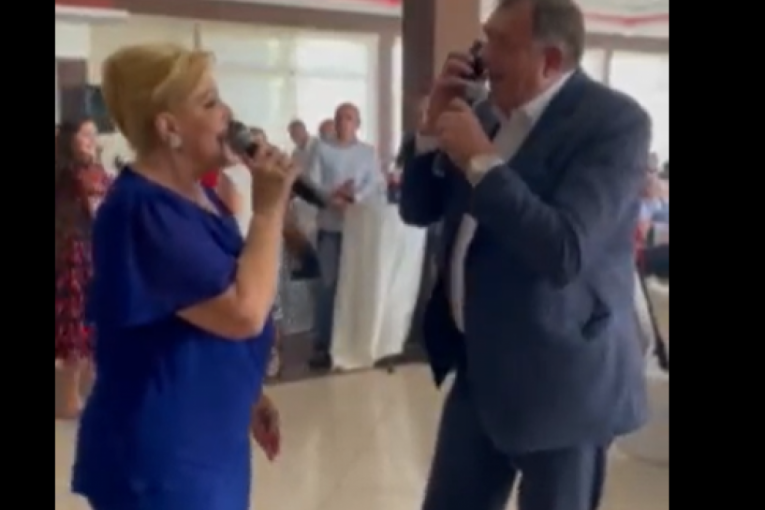 Dodik se ponovo dohvatio mikrofona! Pogodila ga pesma pa sa Snežanom Đurišić otpevao čuveni hit! (VIDEO)