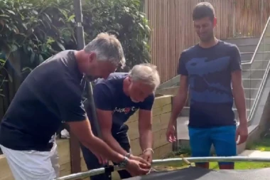 Igrate na Vimbldonu, a ovako nešto ne možete da uradite: Stefan Đoković isprozivao oca i izazvao smeh prisutnih! (VIDEO)