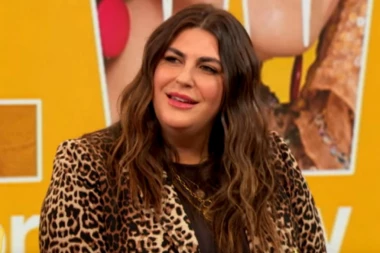 Ona se oblači kao NAJZGODNIJE MANEKENKE SVETA! Pogledajte kako njene obline izgledaju u najužim i najizazovnijim kombinacijama!