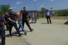 NIKOLA UHAPŠEN ZBOG MAJICE?! Oglasila se kosovska policija: Pronađene majice "koje izazivaju mržnju"! Desetorici zabranjen ulazak na Kosovo!