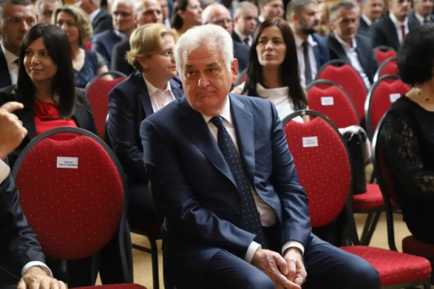 RAZLOG JE NEVEROVATAN! Tomislav Nikolić hitno primljen u Urgentni centar!