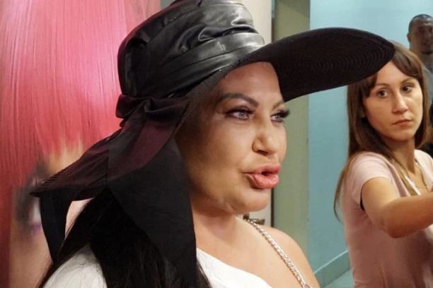 BRUTALNO ISKRENA! STOJA: Moji fanovi vole kad ljulja, vratila sam salo i celulit! ČITAJTE U SRPSKOM TELEGRAFU!