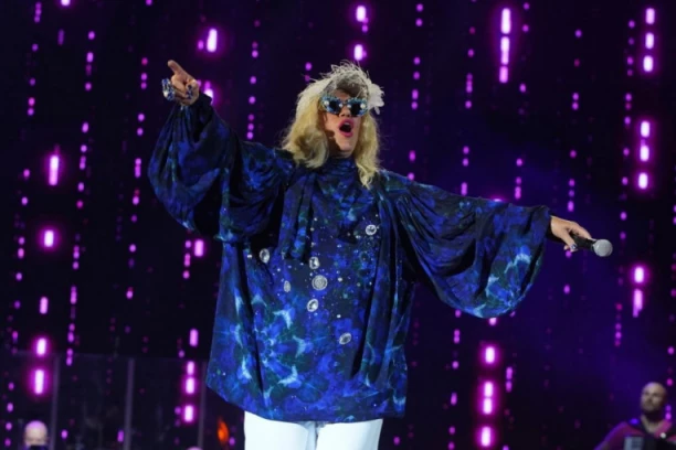 NADA TOPČAGIĆ SKUPLJA STVARI PORED KONTEJNERA: Šok priznanje, pevačica progovorila o svojim navikama!