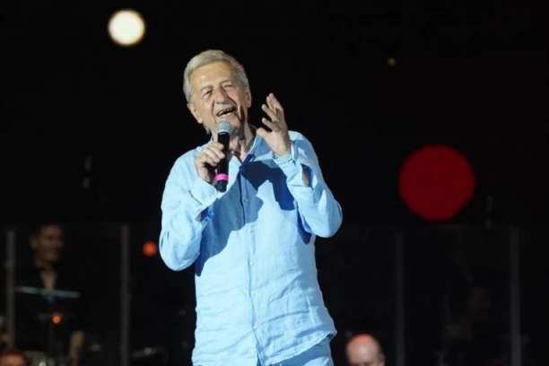 JOŠ JEDNO IZNENAĐENJE ZA PUBLIKU! Miroslav Ilić predstavio spot za pesmu "Ti si zvezda mojih snova" (VIDEO)