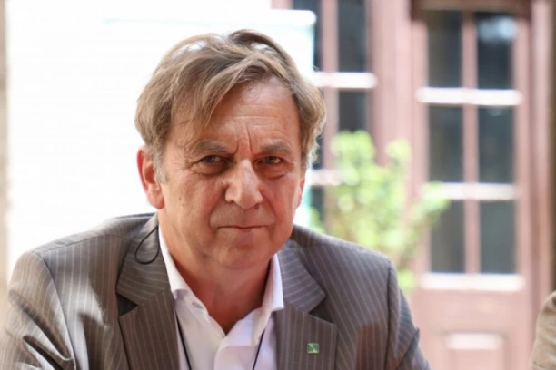 "NEĆE DA SE UDA ZA MENE" Tihomir Stanić ima dve ćerke sa LEPOTICOM koja je svaki put ODBILA verenički prsten!