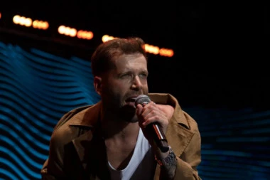 VERIO SE NAŠ POZNATI PEVAČ: Dve godine posle RAZVODA našao SREĆU!