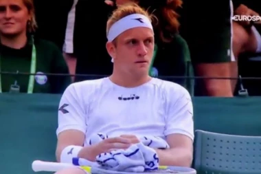 Teniska bizarnost: Zbog dve sudijske opomene, Španac eliminisan sa Vimbldona - završnica koja će ući u anale belog sporta! (VIDEO)