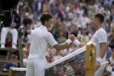 Hvala ti što si me isprašio brate... Urbesna poruka Kokinakisa za Đokovića! (FOTO)