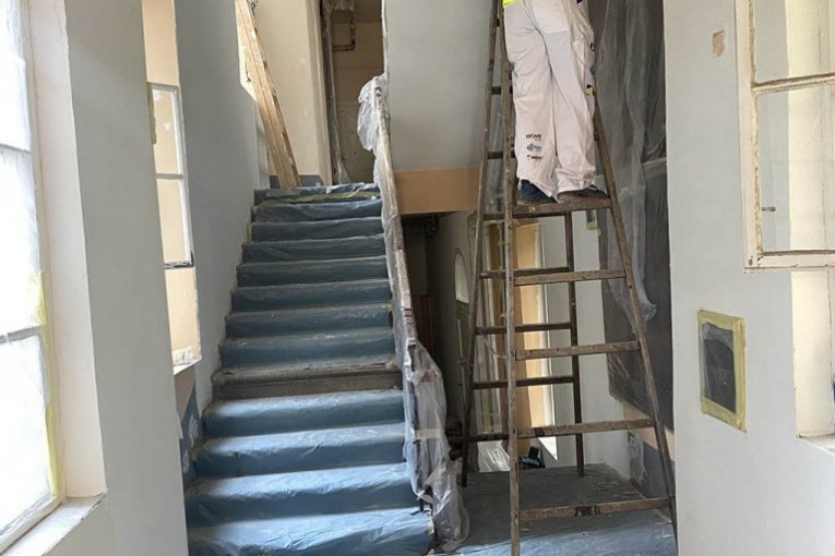 Nastavak uredjenja ulaza stambenih zgrada uz finansijsku pomoc Opštine Savski venac 