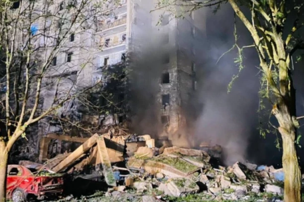 RUSI GAĐALI ODMARALIŠTE U ODESI! Osamnaestoro mrtvih, među njima i dvoje dece! Ljudi zatrpani u ruševinama! (FOTO, VIDEO)