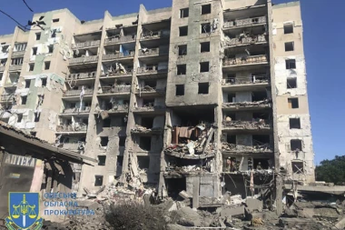 KREMLJ DEMANTOVAO NAPADE NA CIVILNE OBJEKTE: U granatiranju ubijeno najmanje 18 ljudi i ranjeno više desetina