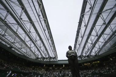 Ovakvu blamažu Vimbldon nije doživeo u vek i po dugoj istoriji: Sevale su pesnice, morala je da interveniše i policija!