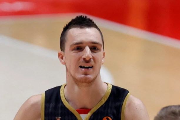 Gori Tviter: Anđušić ODGOVORIO Pešiću nakon što ga je selektor izostavio sa spiska! (FOTO)