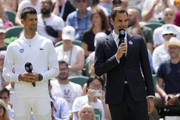 Rodžerove suze u Londonu: Federer se RASPEKMEZIO na Centralnom terenu, Đoković džentlmenski aplaudirao ljutom rivalu! (VIDEO)