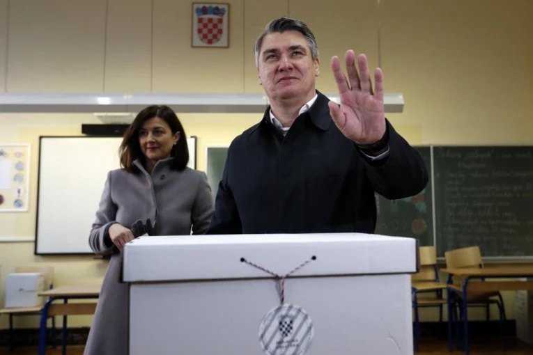 SKANDAL TRESE HRVATSKU! Prva dama tražila od direktorke da njenom sinu zaključi dve PETICE, i to sedam dana nakon kraja školske godine?!