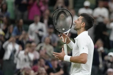 Gori Tviter: Vimbldon se oglasio ZASTRAŠUJUĆOM porukom posle Đokovićevog preokreta protiv Sinera! (FOTO)