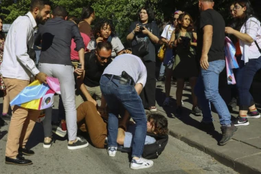 POLICIJA "RAZBILA" PARADU PONOSA U ANKARI: Uhapšeno 30 ljudi (FOTO)