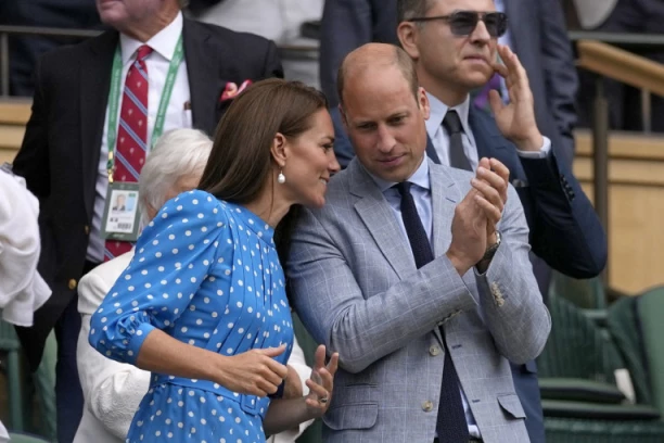 Ni kod njih više ne cveta cveće: Kejt Midlton posmatrala Novakon trijumf u haljini sa rasprodaje! (FOTO)