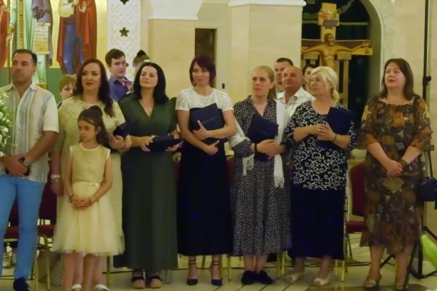 ŽENAMA S KIM I CENTRALNE SRBIJE DODELJEN ORDEN SVETE MAJKE ANASTASIJE: Odlikovano šest majki koje ukupno imaju 54 dece!