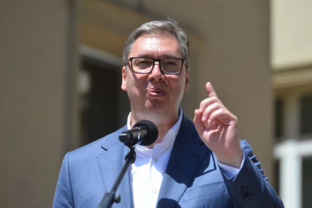 VUČIĆ ISMEJAO TRAČEVE: Gde god napravim put, kažu "ta kuća je Vučićeva" (VIDEO)