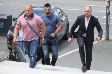 VIDNO NERVOZAN! Mali Senta na informativnom razgovoru, u Tužilaštvo došao u pratnji naoružanih inspektora!