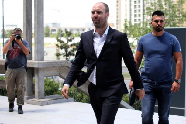 DOSTAVLJENA VULINOVA ODLUKA: Mali Senta se oslobađa obaveze čuvanja tajnosti podataka