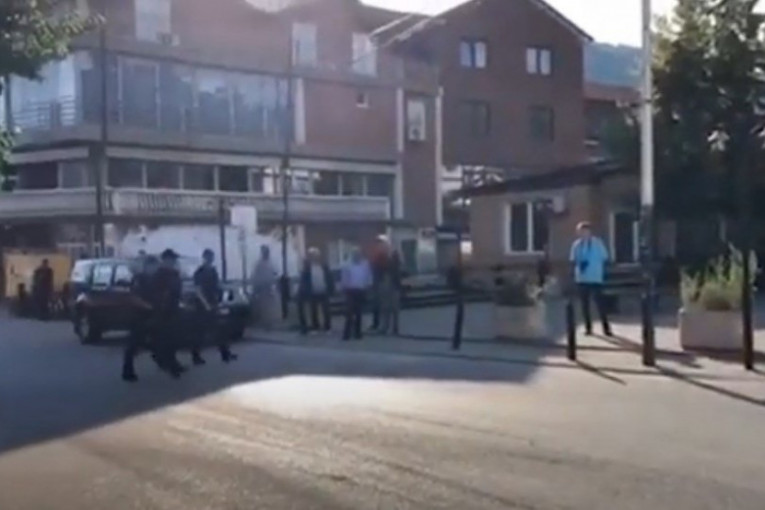 pripadnici ROSU u Štrpcima