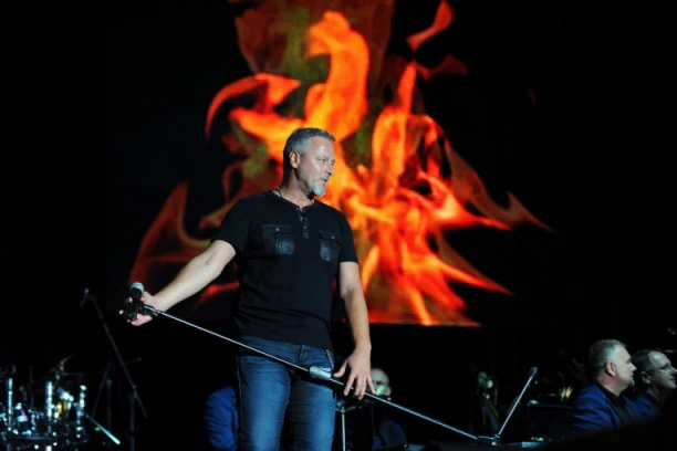 SKANDAL PRED TOMPSONOV KONCERT! Otkrila se šokantna istina - ovako je PRODAO pola miliona karata!