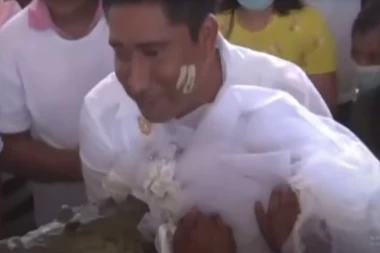 GRADONAČELNIK OŽENIO ALIGATORA U VENČANICI: Šokantni snimci sa VENČANJA ovog političara uznemirili PLANETU (VIDEO)