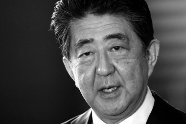 Ko je bio ŠINZO ABE: VELIKI PRIJATELJ SRBIJE, NAJMLAĐI premijer JAPANA, PRVI koji je u našu zemlju došao posle 30 godina!