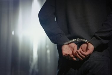 POLICAJCI PRETRESLI KUĆU PA PRONAŠLI DROGU PIŠTOLJE I MUNICIJU: Uhapšen muškarac iz Inđije!