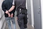 IZVADIO NOŽ I TRAŽIO PARE: Policija rasvetlila slučaj razbojništva u Kladovu - mladić (22) iz rešetaka