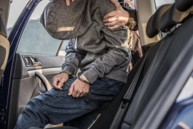 UHAPŠEN NAPADAČ SA KALEMEGDANA! Posle duge potere uhvaćen kod ambasade Češke - PRUŽAO OTPOR!