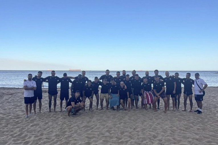 Prvotimci Svraka na plaži